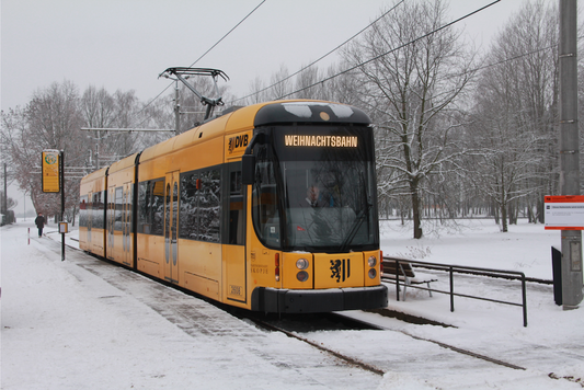 Mit der Weihnachtsbahn durch Dresden